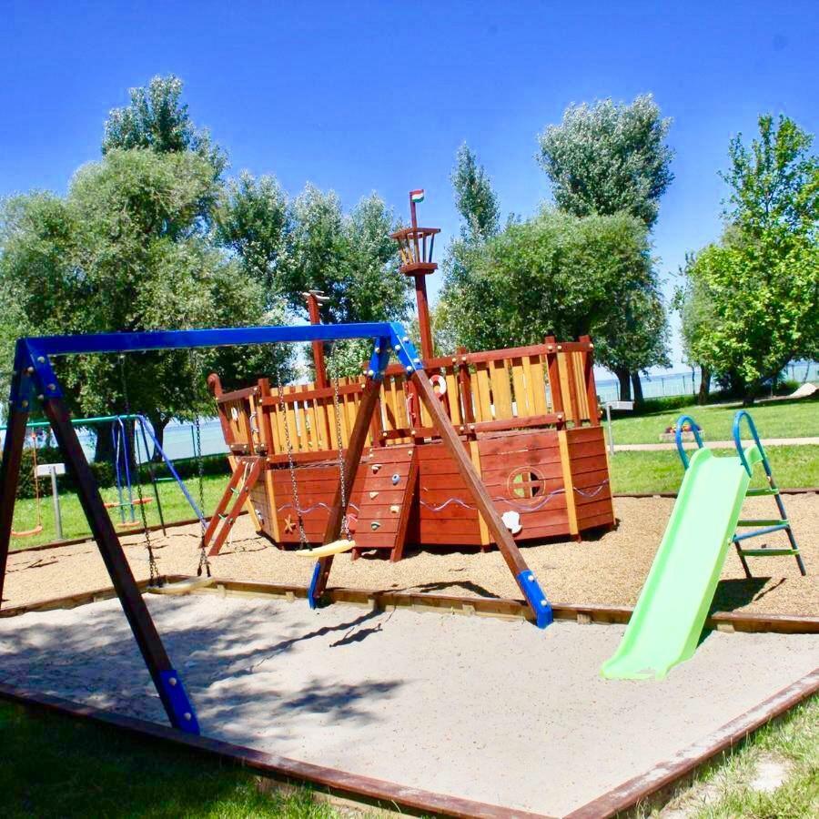 Aqua Blue Apartmanok - Siófok Esterno foto